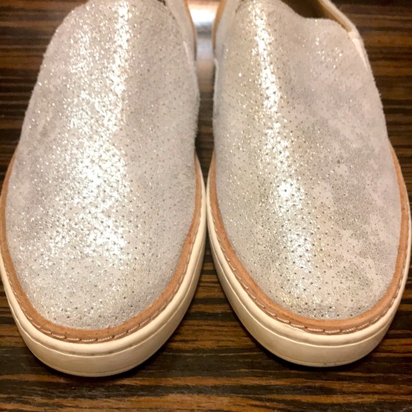 New UGG sneaker, size 8 - Picture 5 of 8